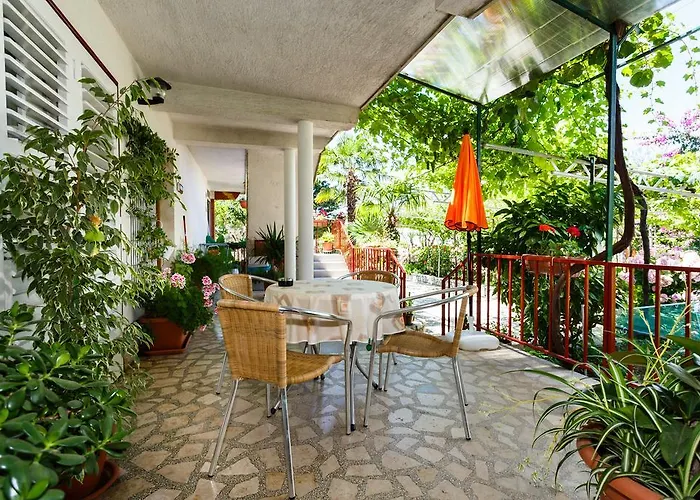 Apartment Lovorik *