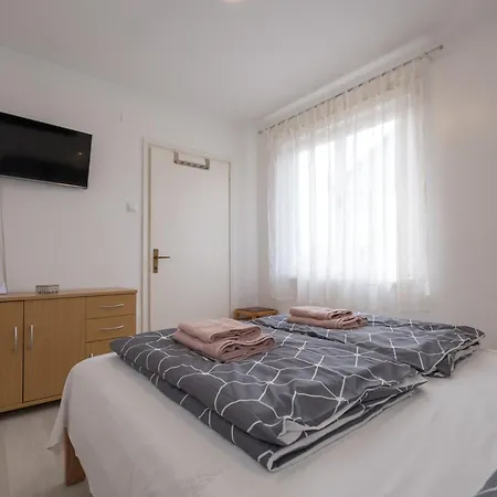 Апартаменты Lovorik Крк