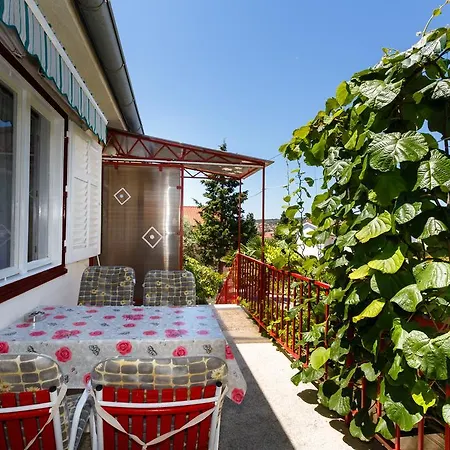 Apartment Lovorik *
