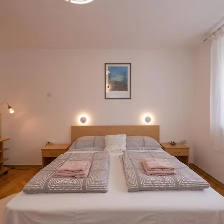 Apartament Lovorik *